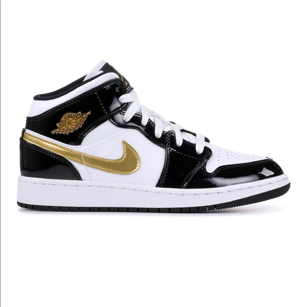 AIR JORDAN 1 MID SE GS (BLACK/METALLIC GOLD-WHITE)